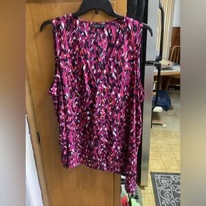 New without tags, Apt.9 3X Shark bite Multi color Pink Black, White Abstract Top